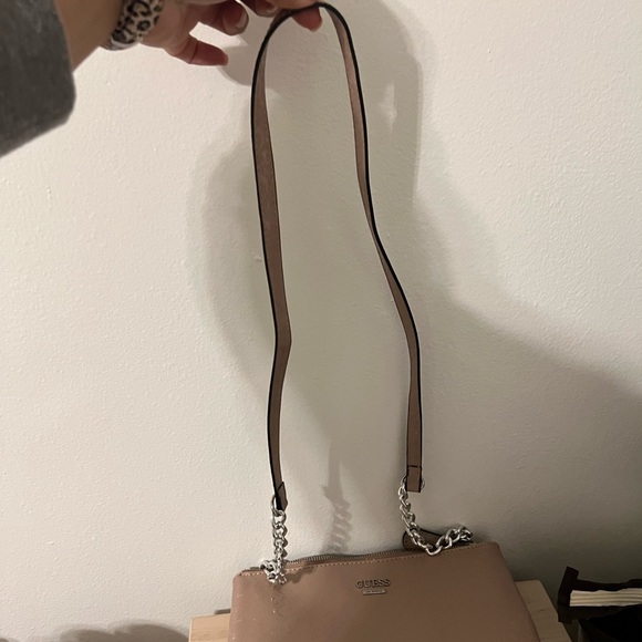 GUESS Dust Pink Crossbody, never used, smoke free home. - Picture 2 of 9